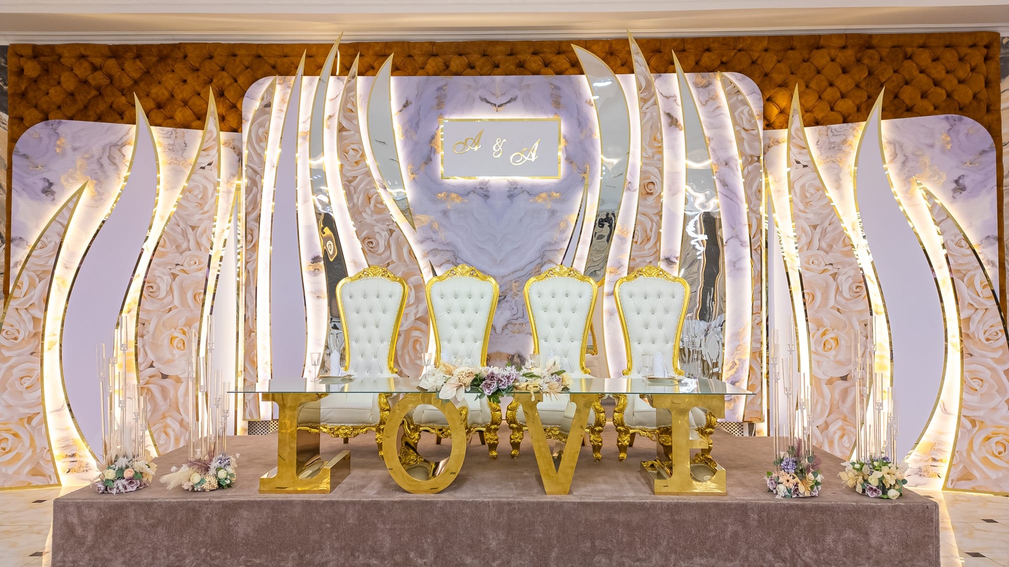 WEST HALL - Большой зал