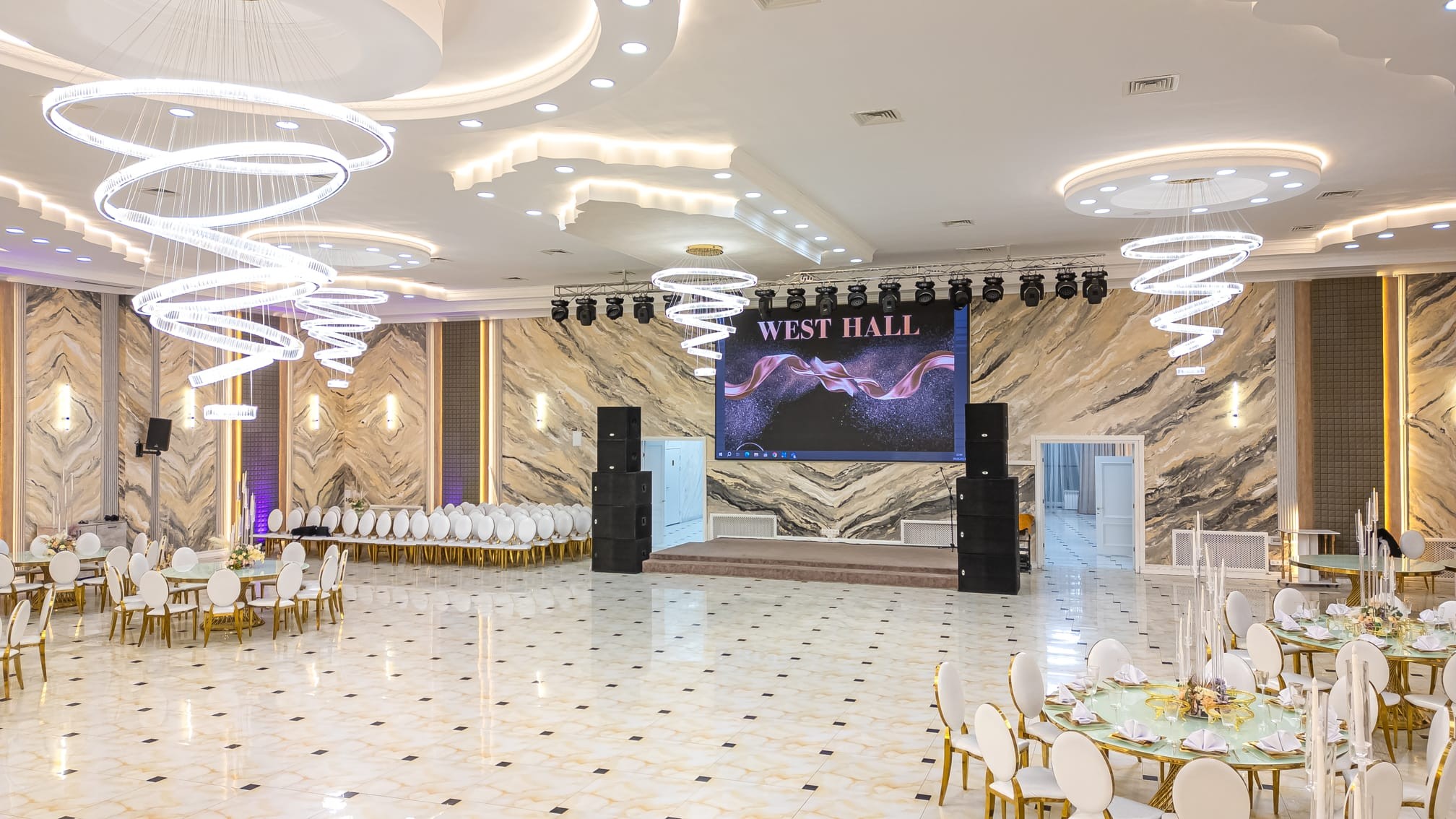 WEST HALL - Большой зал