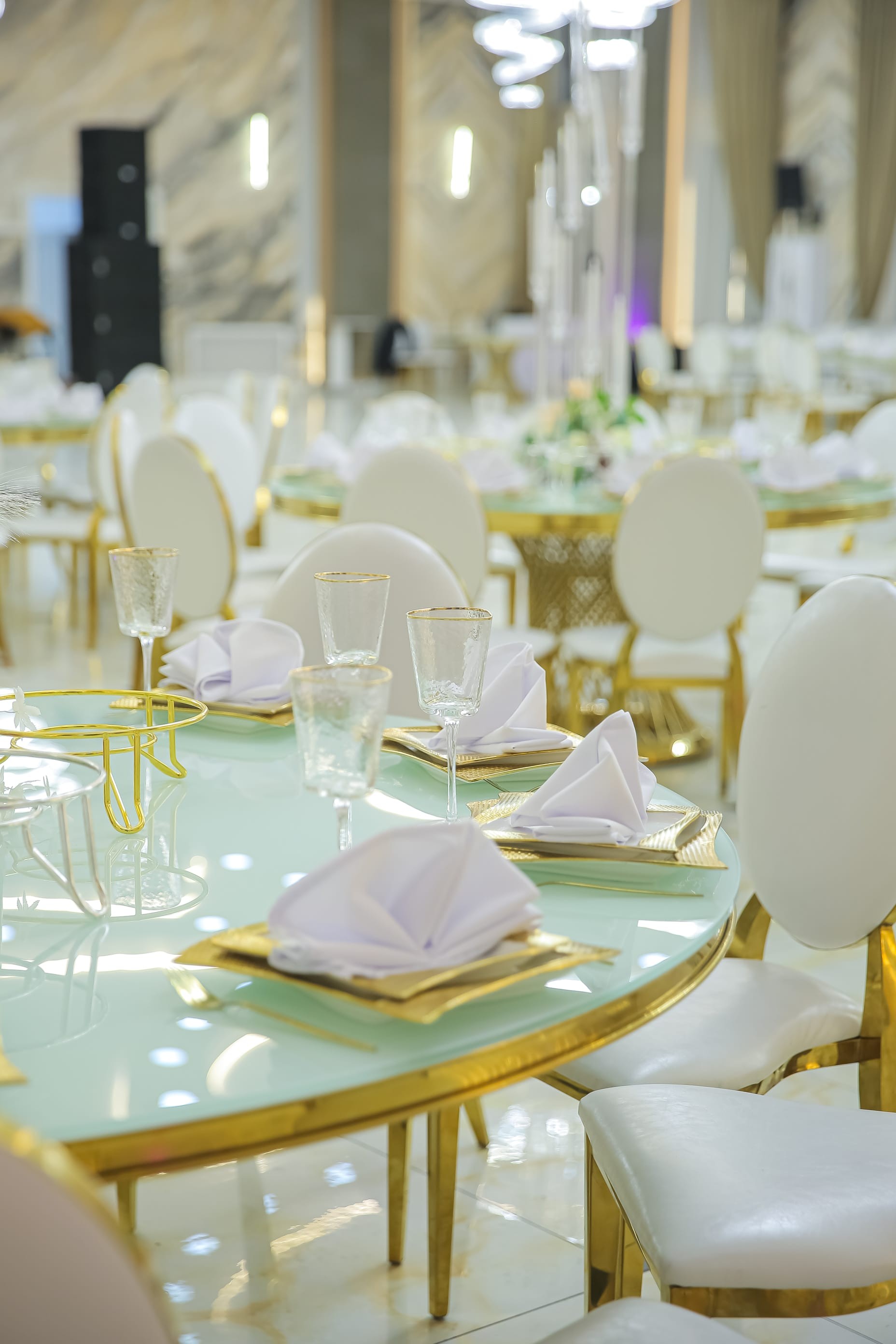 WEST HALL - Большой зал