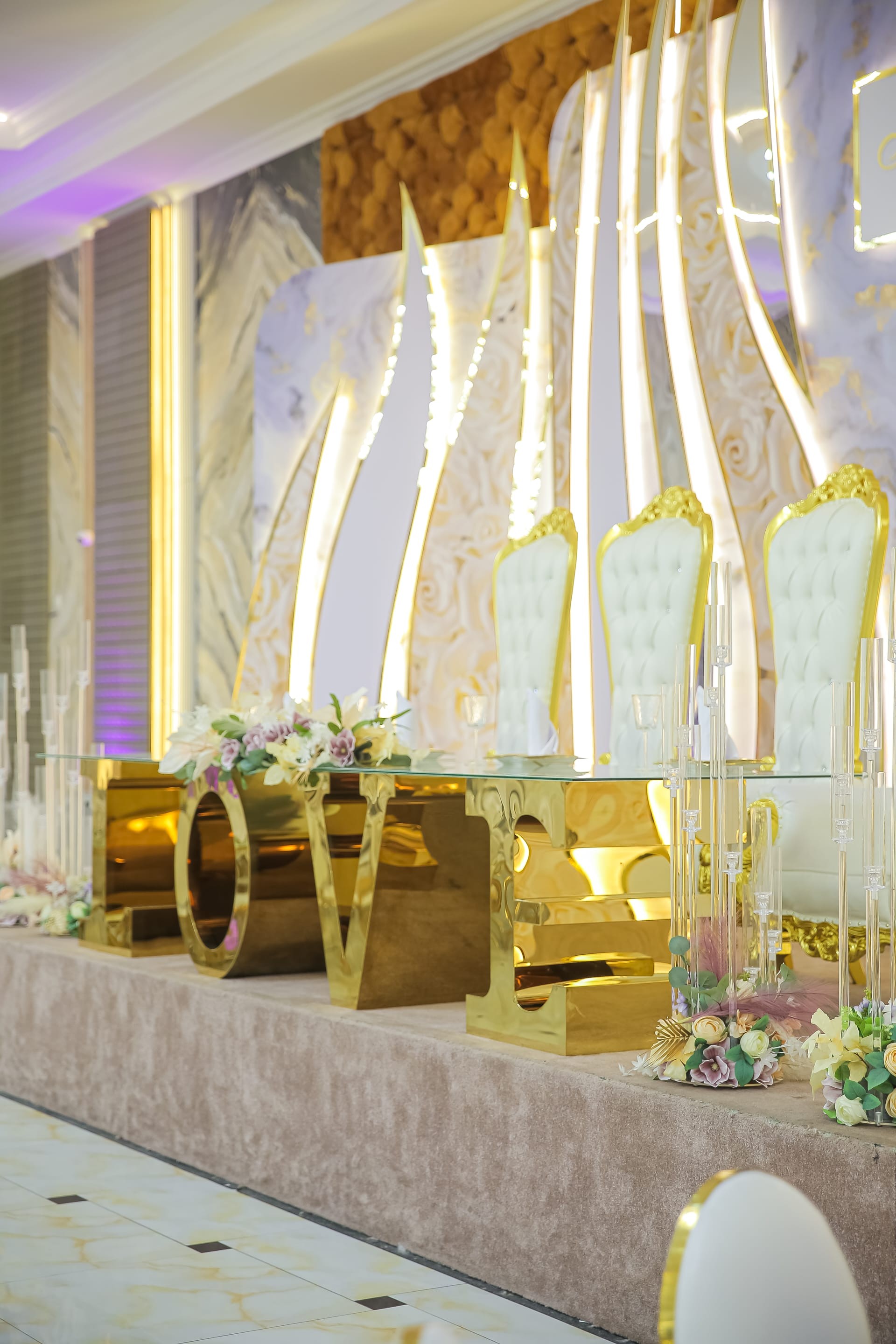 WEST HALL - Большой зал