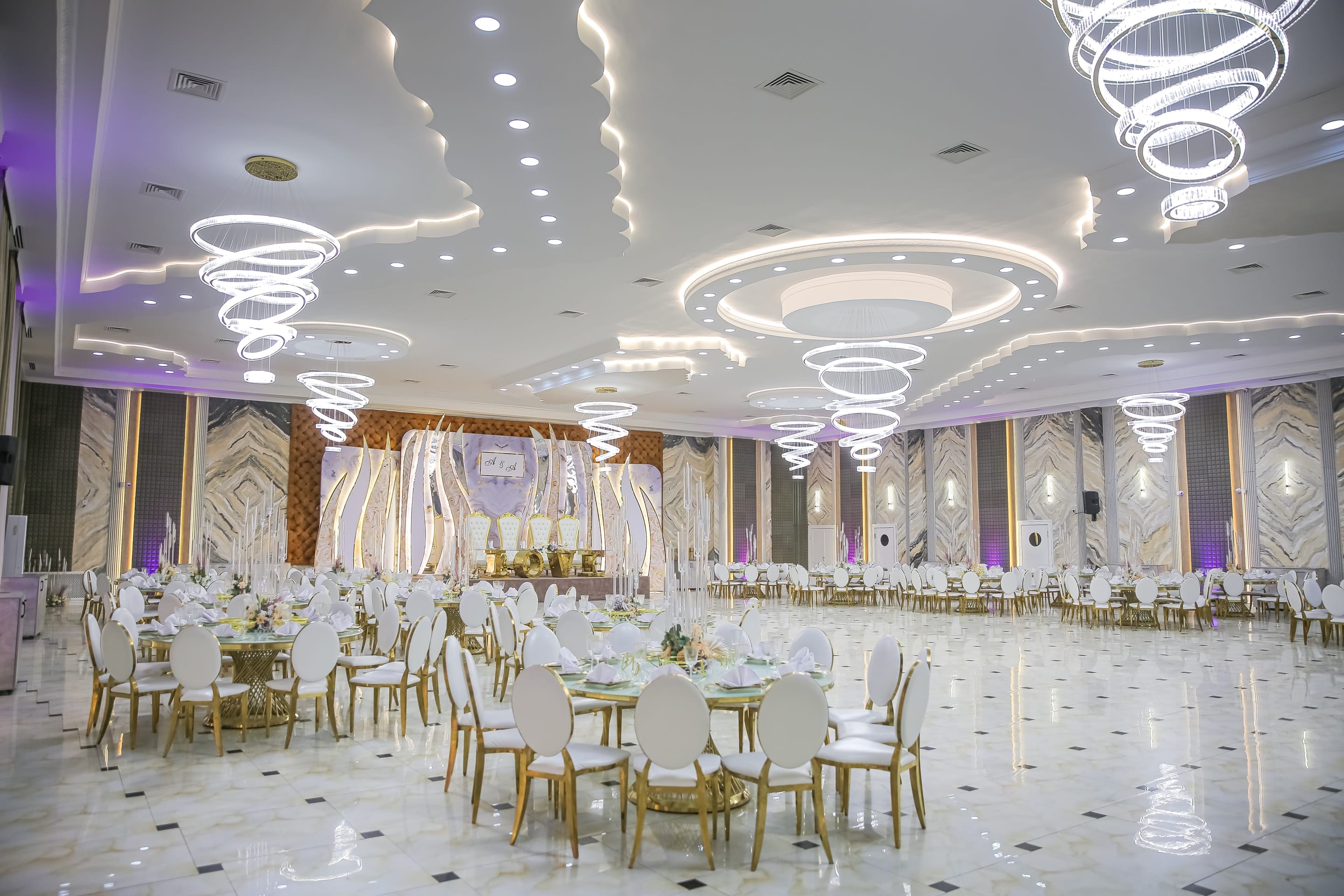 WEST HALL - Большой зал