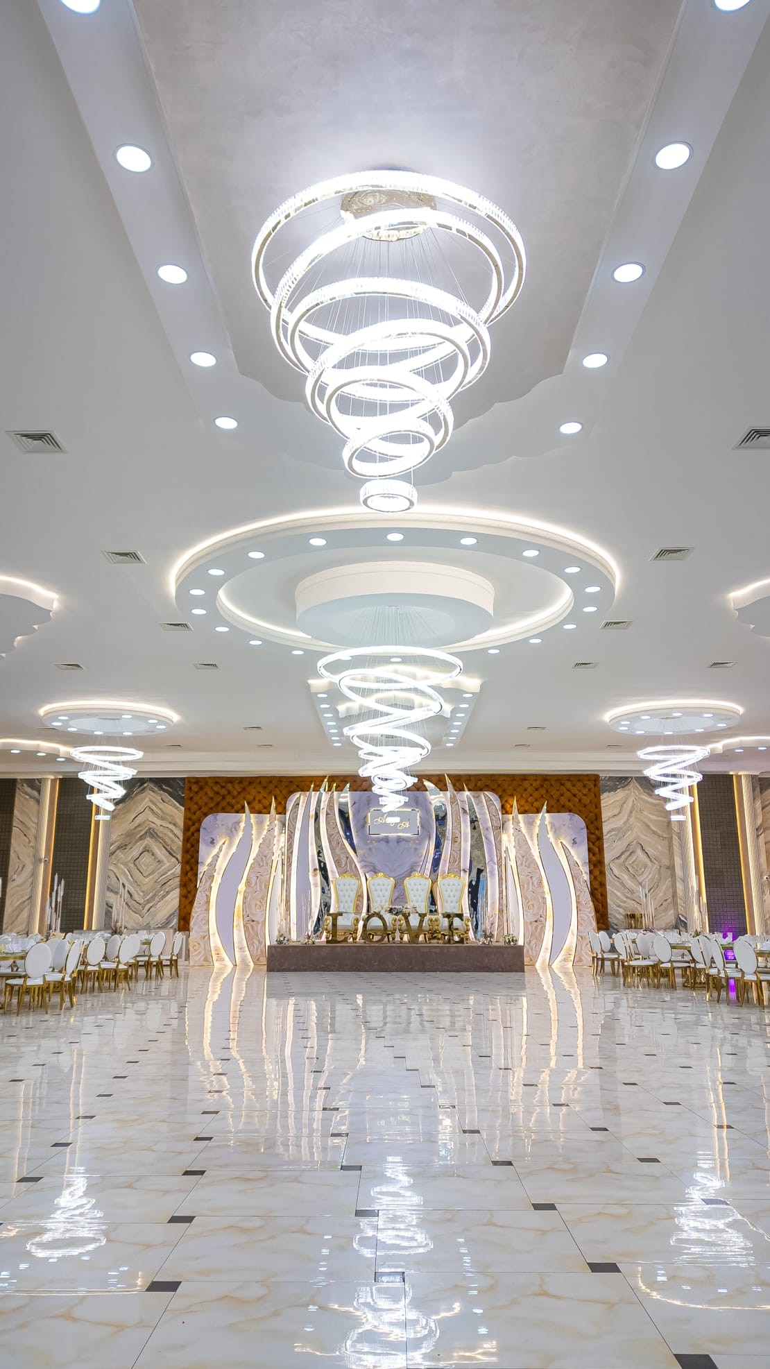 WEST HALL - Большой зал