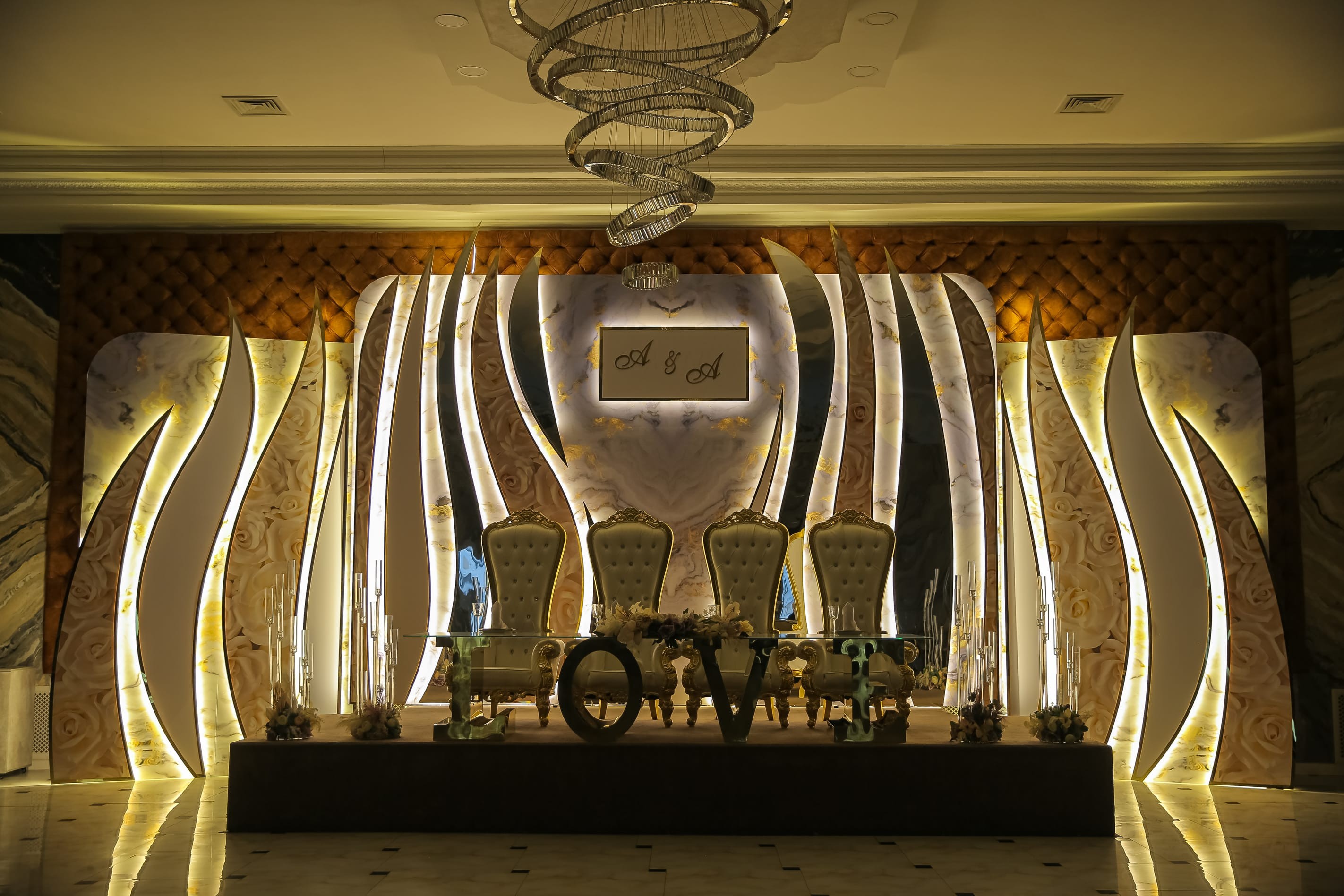 WEST HALL - Большой зал