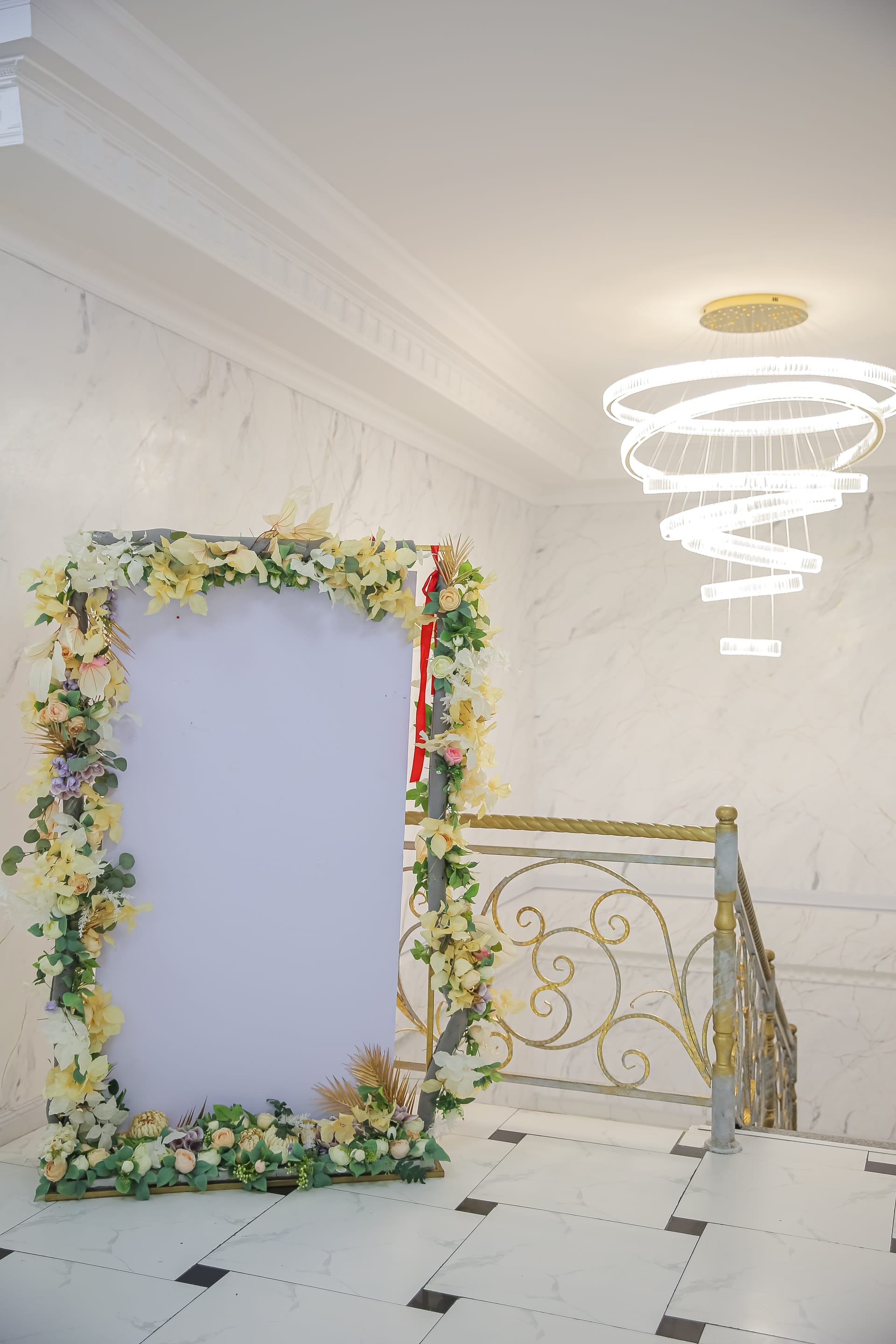 WEST HALL - Большой зал