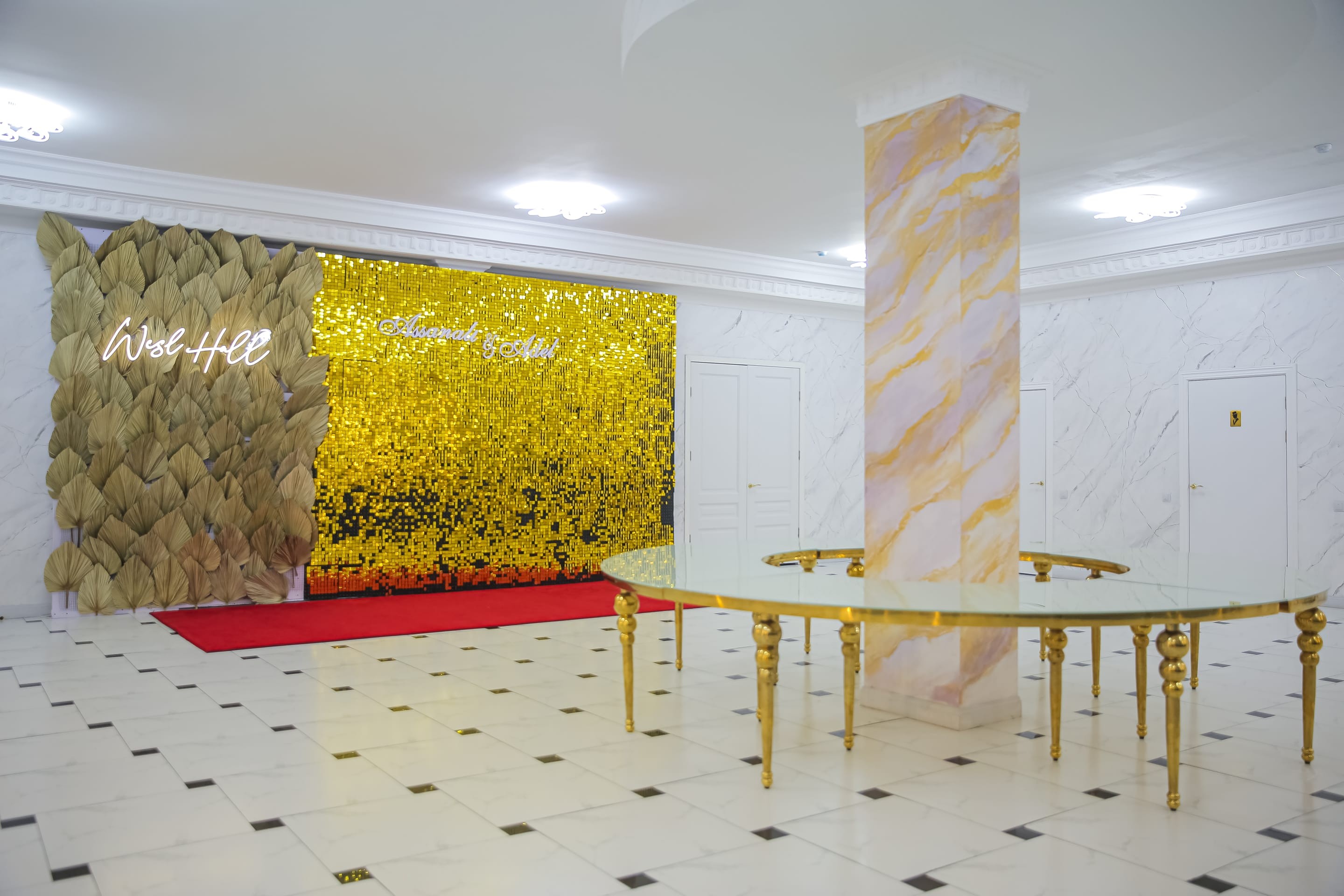 WEST HALL - Большой зал