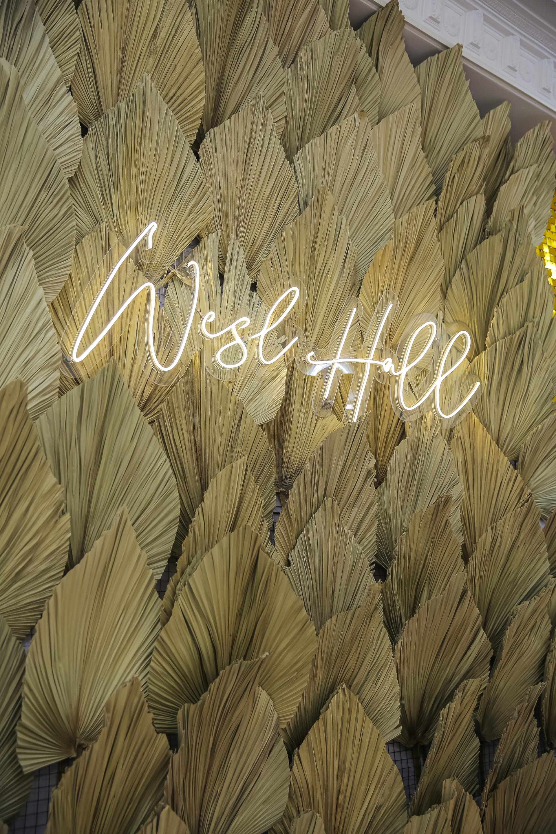 WEST HALL - Большой зал