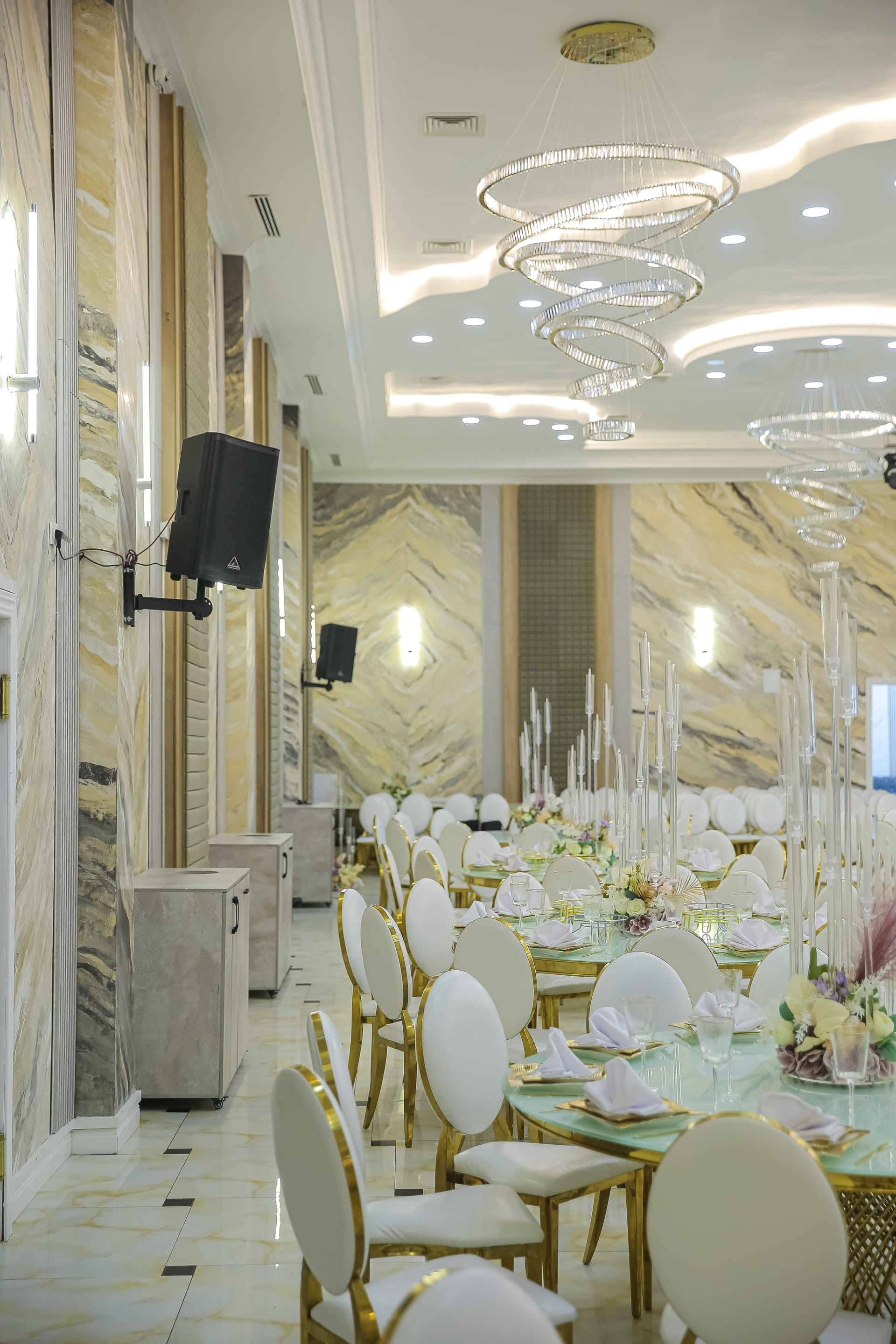 WEST HALL - Большой зал