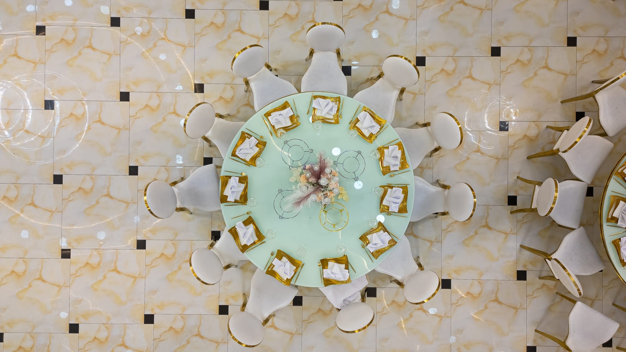 WEST HALL - Большой зал