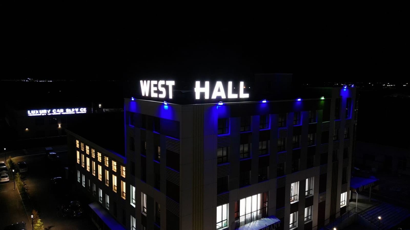 WEST HALL - Большой зал