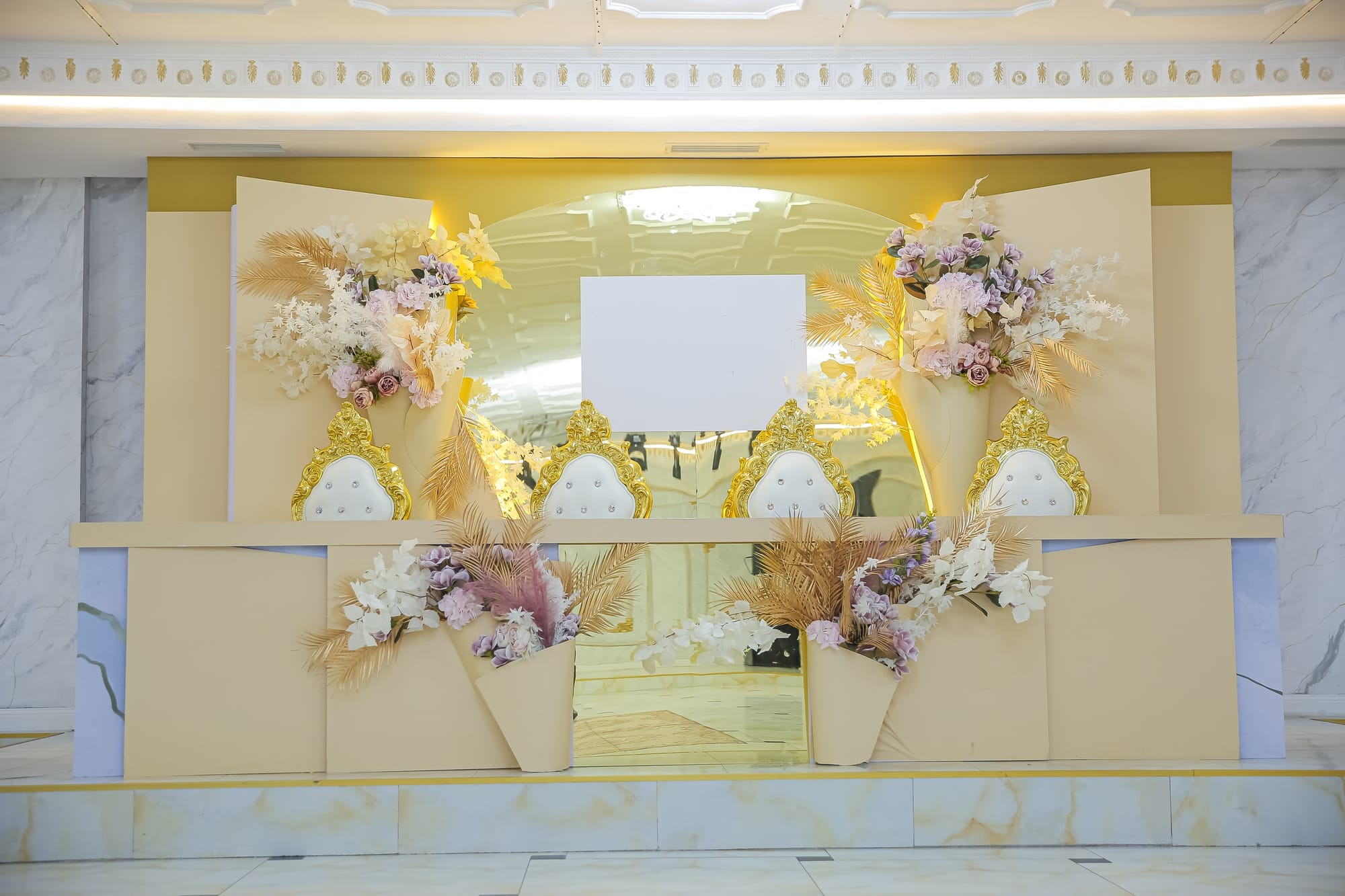 WEST HALL - Малый зал