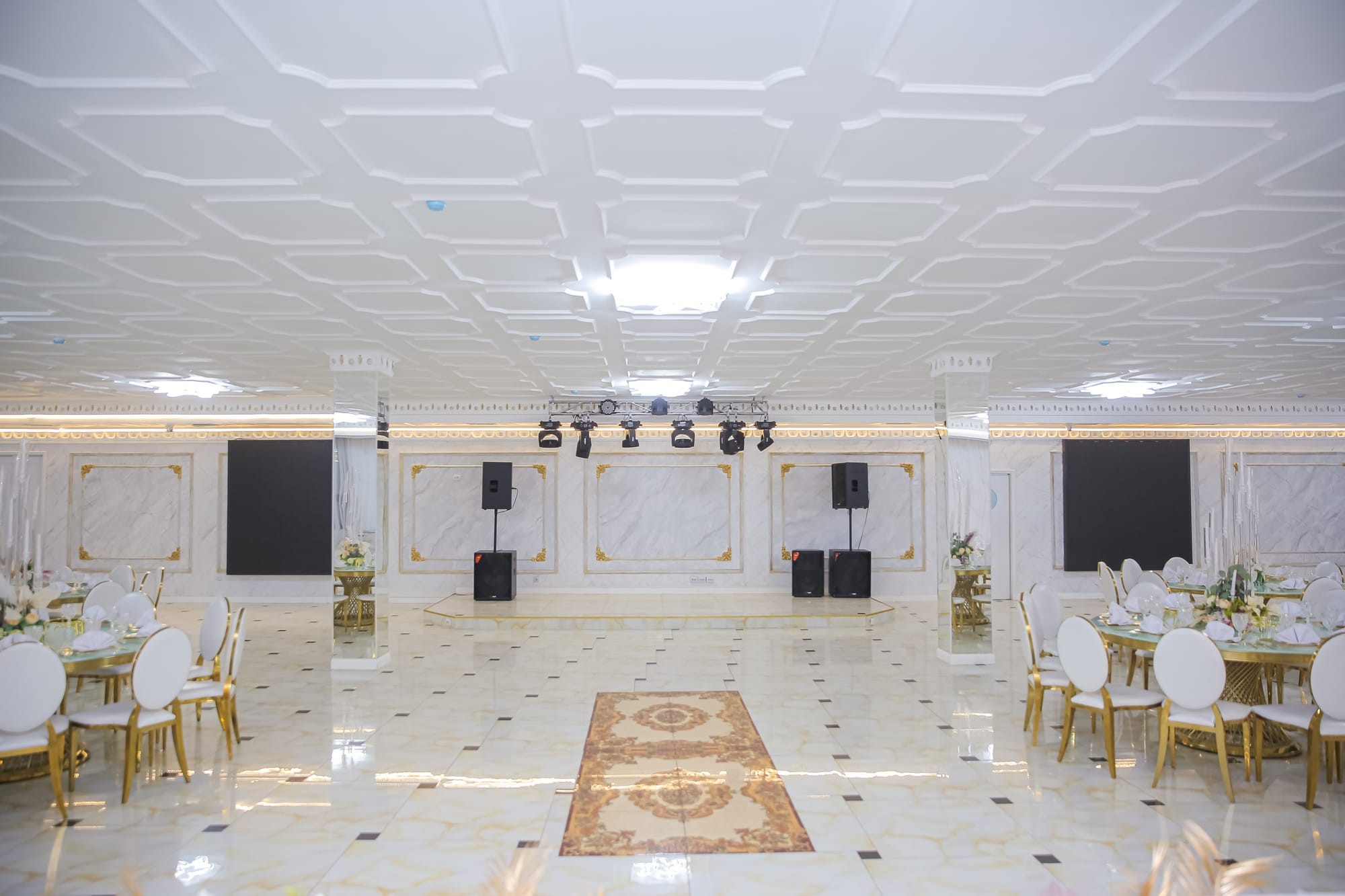 WEST HALL - Малый зал