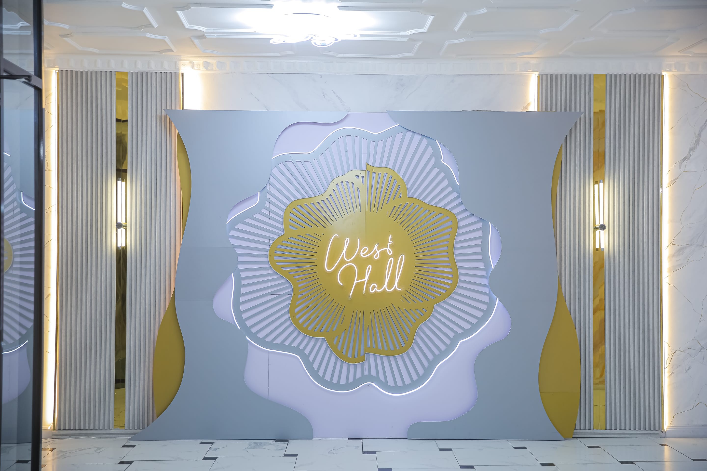 WEST HALL - Малый зал