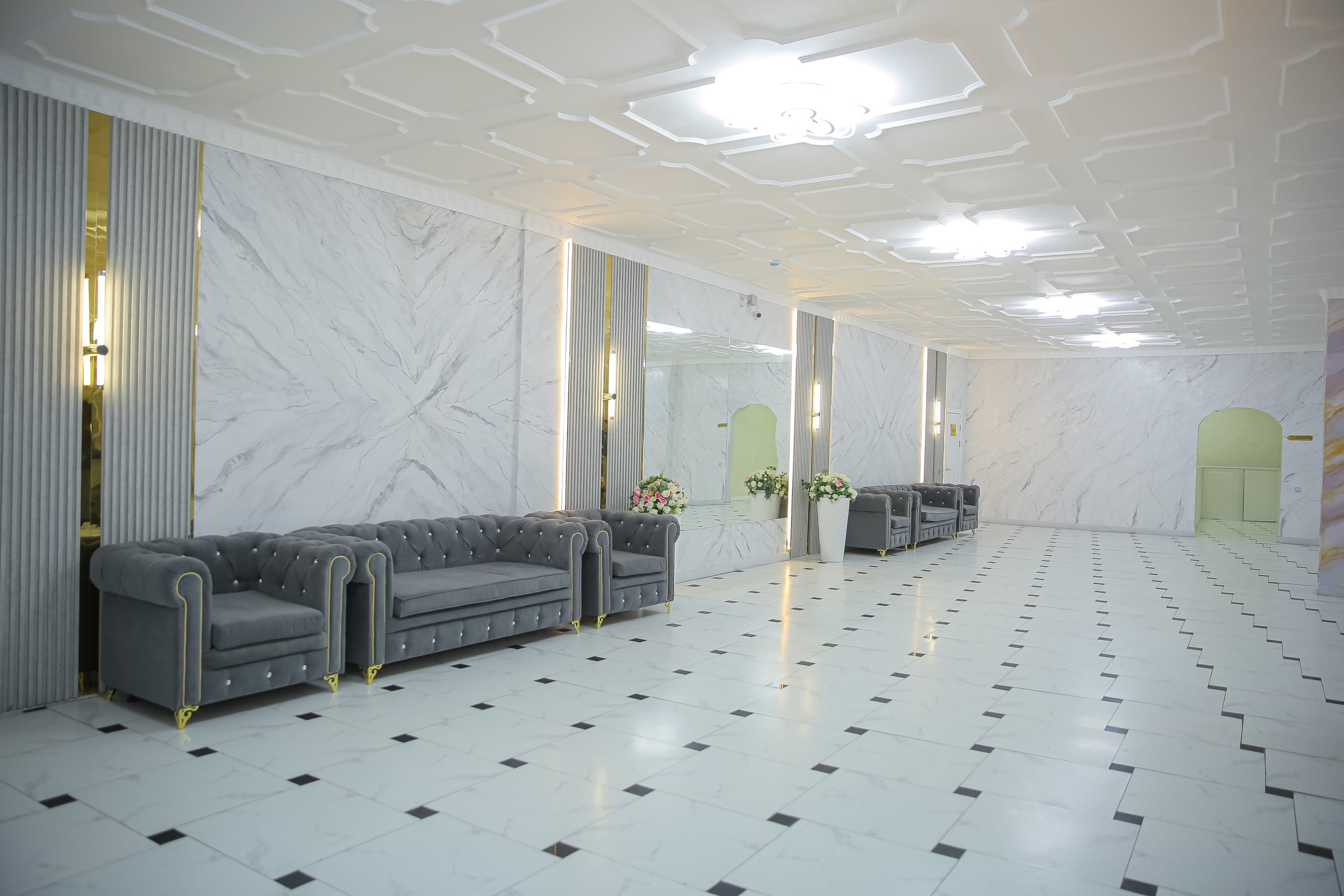 WEST HALL - Малый зал