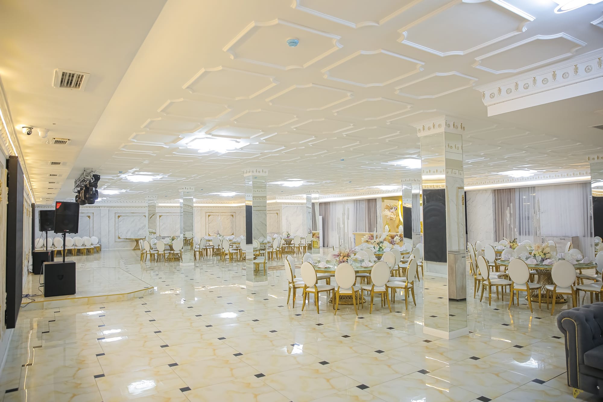 WEST HALL - Малый зал