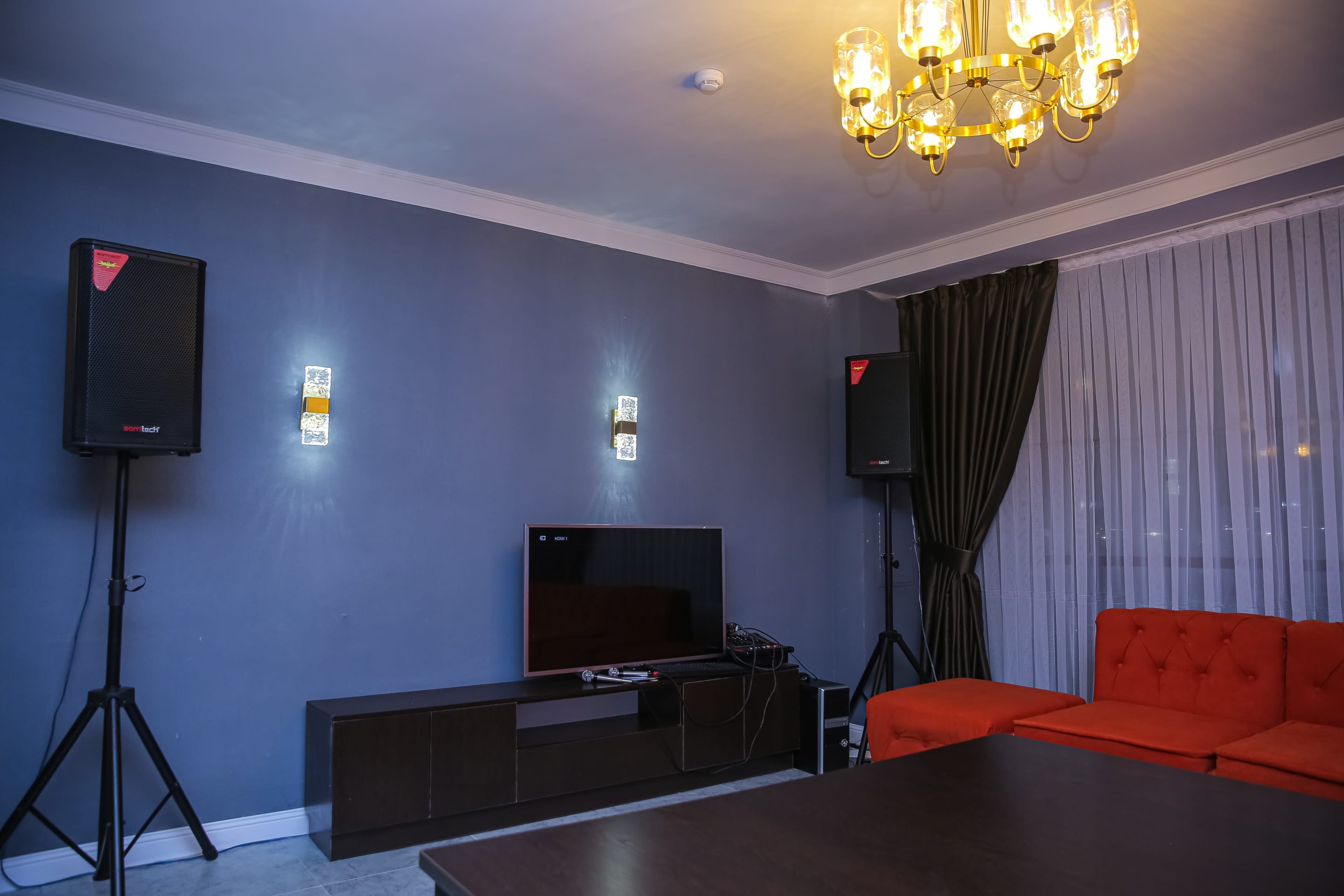 WEST HALL - VIP караоке